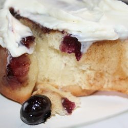 Blueberry Cinnamon Rolls With Cream Cheese Frostin...