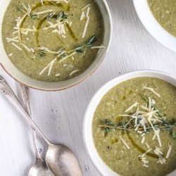 Broccoli Soup with Leeks and Thyme