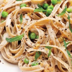 Creamy Fettuccine with Peas and Basil