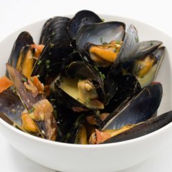 Mussels in Saffron and White Wine Broth
