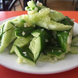 拍黄瓜 Chinese Smacked Cucumber Salad