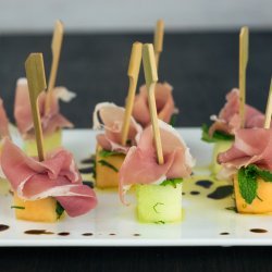 Melon and Prosciutto with Balsamic Vinegar and Mint