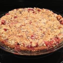 Crumb-Topped Strawberry Rhubarb Pie