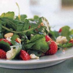 Strawberry and Arugula Salad with Hazelnut Dressing