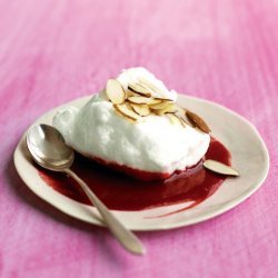 Soft Meringue Pillows With Raspberry Sauce