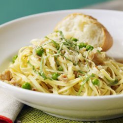 Linguine with Garlicky Clams and Peas
