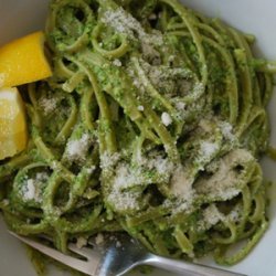Spinach Pasta with Asparagus Pesto