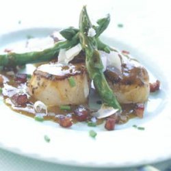 Pan-seared Scallops with Asparagus and Pancetta