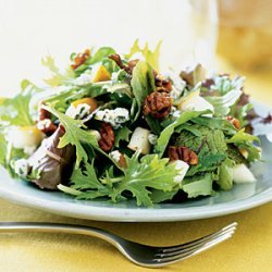 Mixed Greens with Pears and Spicy Pecans