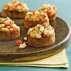 White-Bean-and-Roasted-Red-Pepper Crostini
