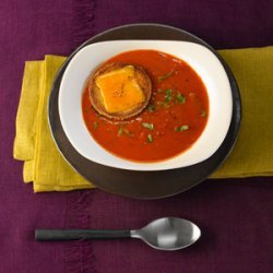 Creamy Tomato Basil Soup With Cheddar Croűte