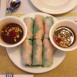 Vietnamese-Style Spring Rolls with Shrimp