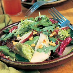 Field Salad with Pears and Blue Cheese