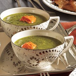 Fennel and Spinach Soup with Roasted Pepper Yogurt