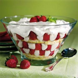 Strawberry-Sugar Biscuit Trifle