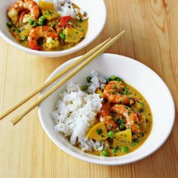 Spicy Shrimp Curry with Coconut Milk and Apple