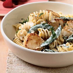 Fusilli With Scallops and Peas