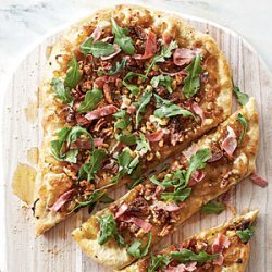 Caramelized Onion, Prosciutto, and Arugula Pizza