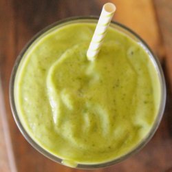 Veggie, Fruit, and Nut Nutritious Green Smoothie!