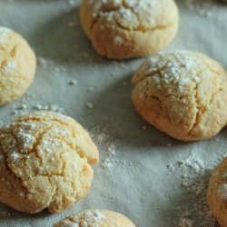 Almond-Scented Macaroons