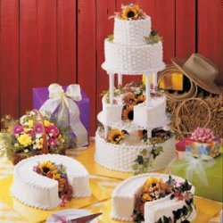 Horseshoe-Layer Wedding Cake
