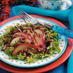 Pecan-Pear Green Salad