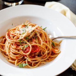 Spaghetti with Fresh Tomato-Basil Sauce