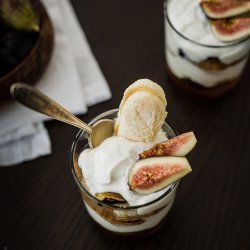 Figs with Honey-Yogurt Cream