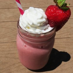 Strawberries & Cream Frappé