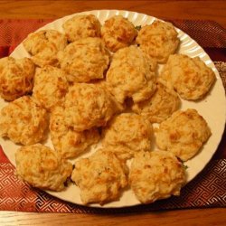 Cheddar Bay Biscuits (Red Lobster Style)
