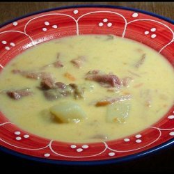 Cheddar potato-beer soup with shredded ham