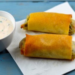 Cheesy Spinach and Potato Spring Rolls With Spicy Yogurt #RSC