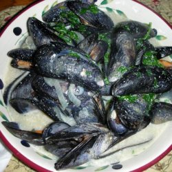 Steamed Fresh Mussels in a Creamy Broth